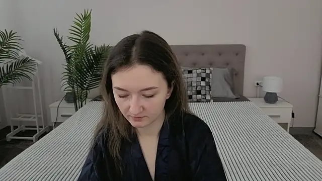 CyrenaLuxe online show from 03-25-26, 06:41