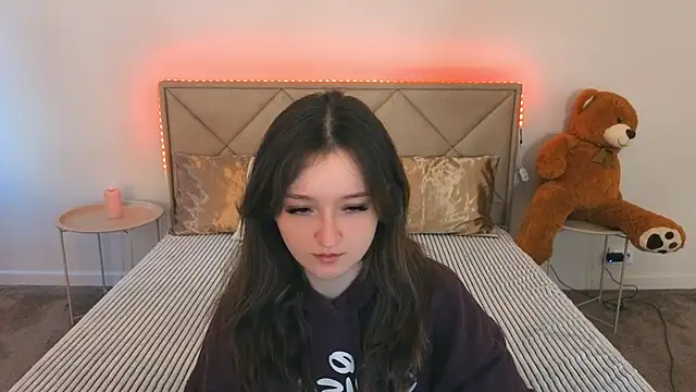 CyrenaLuxe online show from 04-10-26, 05:45