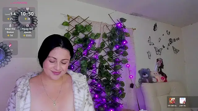 Snapshot of Juli_castillo1 chatting on 05-25-26, 02:23 Juli castillo1 online show from 05-25-26, 02:23