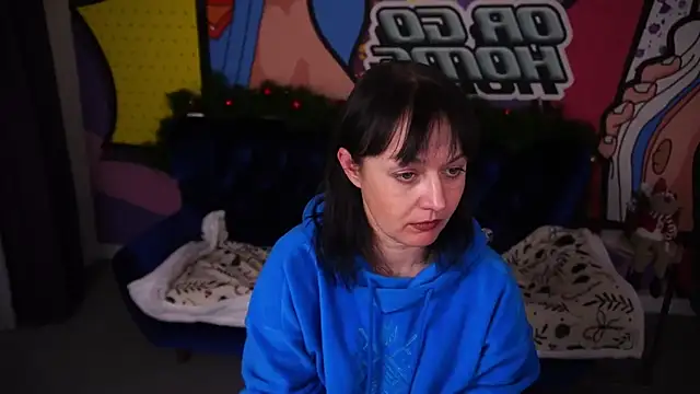 Snapshot of MariStorm chatting on 12-16-25, 02:00 MariStorm online show from 12-16-25, 02:00