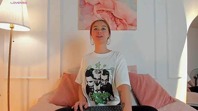 Amelia Saenz  online show from 03-24-26, 09:31