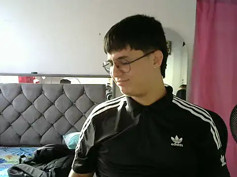 Snapshot of ken_wolflover chatting on 12-15-25, 09:19 ken wolflover online show from 12-15-25, 09:19