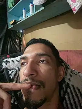 Snapshot of rocchw chatting on 03-25-26, 02:56 rocchw online show from 03-25-26, 02:56