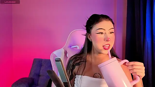 Snapshot of sharonbone chatting on 02-28-26, 05:08 sharonbone online show from 02-28-26, 05:08