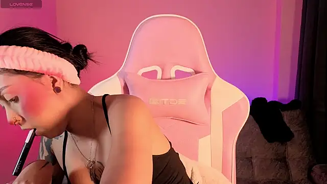 Snapshot of sharonbone chatting on 04-10-26, 04:28 sharonbone online show from 04-10-26, 04:28