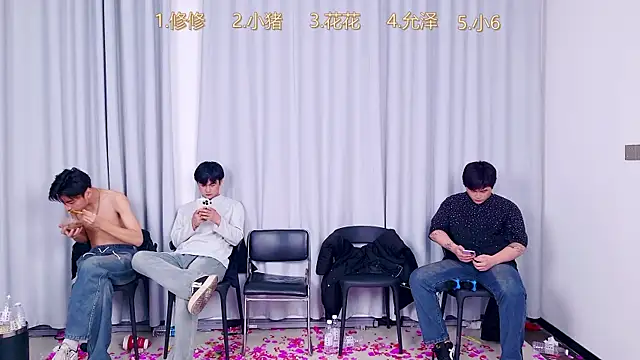 Snapshot of QYBOYS_010 chatting on 12-13-25, 07:53 QYBOYS 010 online show from 12-13-25, 07:53