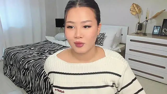 Snapshot of Brunette_Charm chatting on 02-11-26, 11:15 Brunette Charm online show from 02-11-26, 11:15