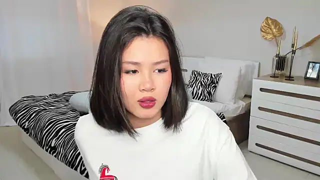 Snapshot of Brunette_Charm chatting on 02-19-26, 10:55 Brunette Charm online show from 02-19-26, 10:55