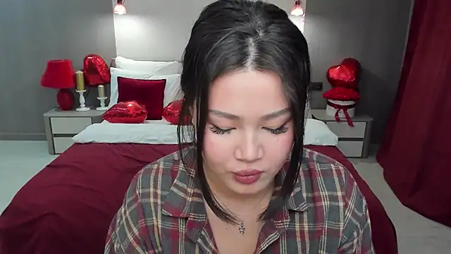 Snapshot of Brunette_Charm chatting on 02-22-26, 06:17 Brunette Charm online show from 02-22-26, 06:17