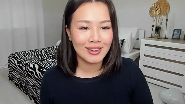 Brunette Charm online show from 03-18-26, 11:24