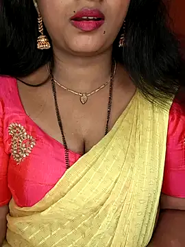 Snapshot of Rachu_love chatting on 06-19-26, 05:23 Rachu love online show from 06-19-26, 05:23