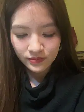 Snapshot of Momochen8839 chatting on 02-24-26, 10:24 Momochen8839 online show from 02-24-26, 10:24