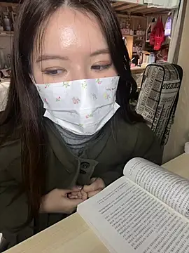 Snapshot of Momochen8839 chatting on 03-01-26, 10:28 Momochen8839 online show from 03-01-26, 10:28