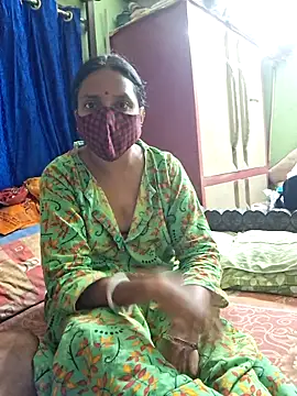 Snapshot of Mr-Mrs-couple chatting on 12-14-25, 06:34 Mr-Mrs-couple online show from 12-14-25, 06:34