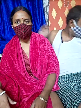 Snapshot of Mr-Mrs-couple chatting on 12-16-25, 06:46 Mr-Mrs-couple online show from 12-16-25, 06:46