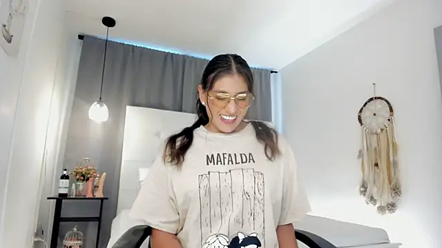 liaa moretti  online show from 01-13-26, 07:19