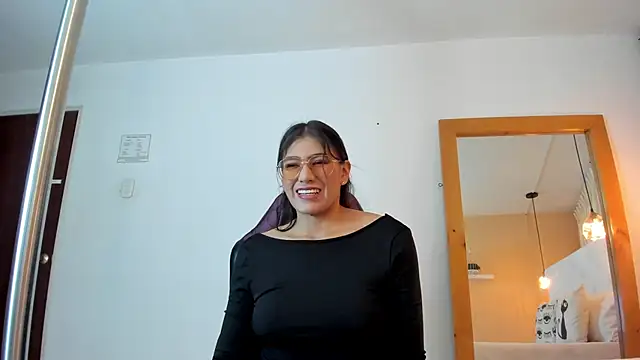 liaa moretti  online show from 02-08-26, 01:14