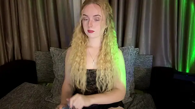 Dari Foxx online show from 04-11-26, 11:20