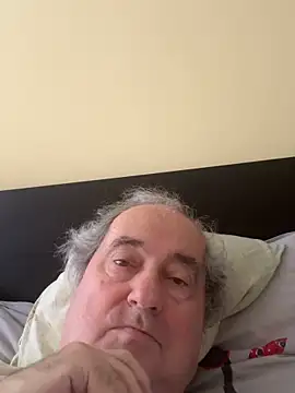 Snapshot of csikar chatting on 02-18-26, 10:44 csikar online show from 02-18-26, 10:44