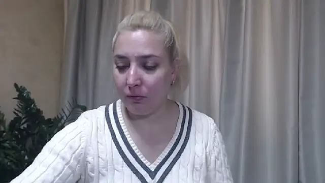 Snapshot of sweetpussy13 chatting on 10-26-25, 06:52 sweetpussy13 online show from 10-26-25, 06:52