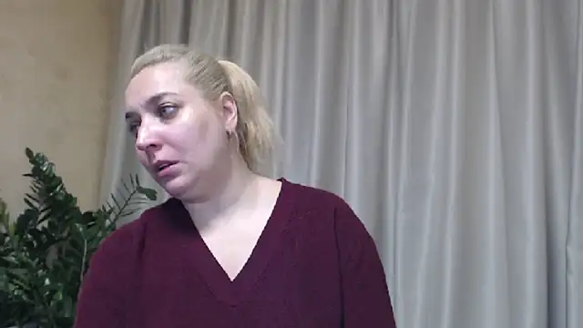 Snapshot of sweetpussy13 chatting on 10-29-25, 07:21 sweetpussy13 online show from 10-29-25, 07:21