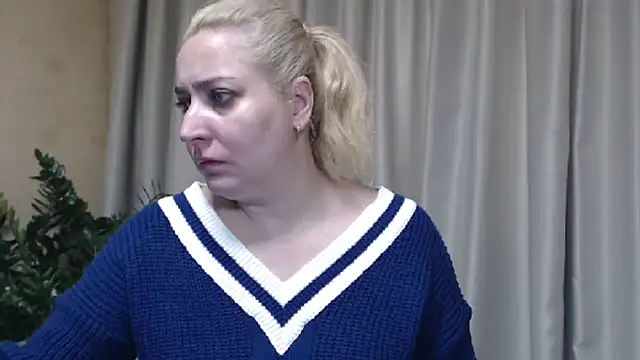 Snapshot of sweetpussy13 chatting on 10-30-25, 07:21 sweetpussy13 online show from 10-30-25, 07:21