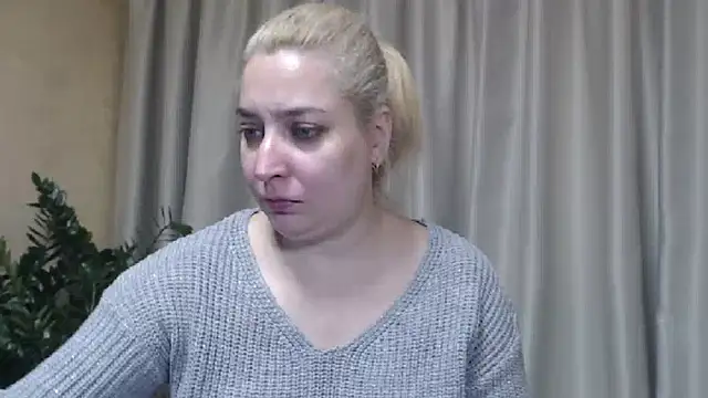 Snapshot of sweetpussy13 chatting on 11-02-25, 07:44 sweetpussy13 online show from 11-02-25, 07:44