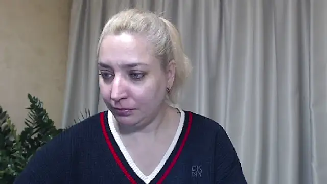 Snapshot of sweetpussy13 chatting on 11-03-25, 07:09 sweetpussy13 online show from 11-03-25, 07:09