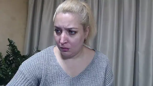 Snapshot of sweetpussy13 chatting on 11-06-25, 07:20 sweetpussy13 online show from 11-06-25, 07:20