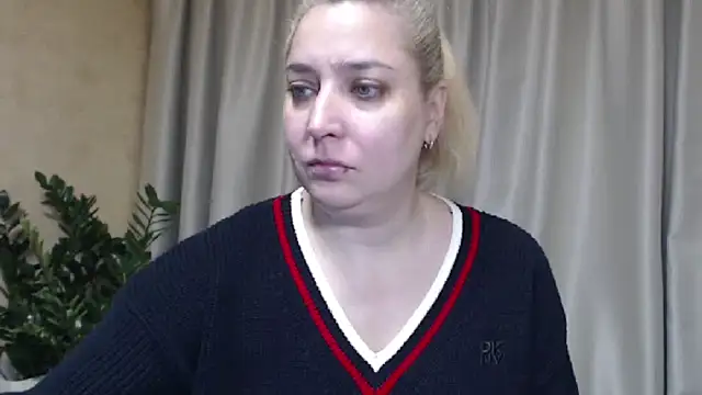 Snapshot of sweetpussy13 chatting on 11-10-25, 08:57 sweetpussy13 online show from 11-10-25, 08:57