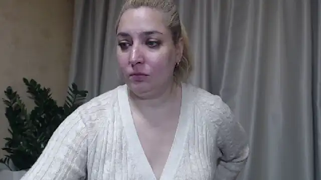 Snapshot of sweetpussy13 chatting on 11-14-25, 08:13 sweetpussy13 online show from 11-14-25, 08:13