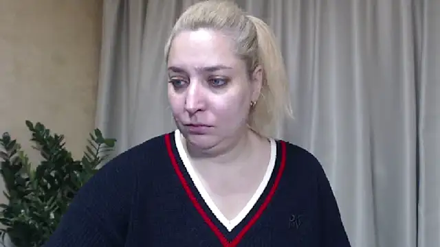 Snapshot of sweetpussy13 chatting on 11-15-25, 06:55 sweetpussy13 online show from 11-15-25, 06:55