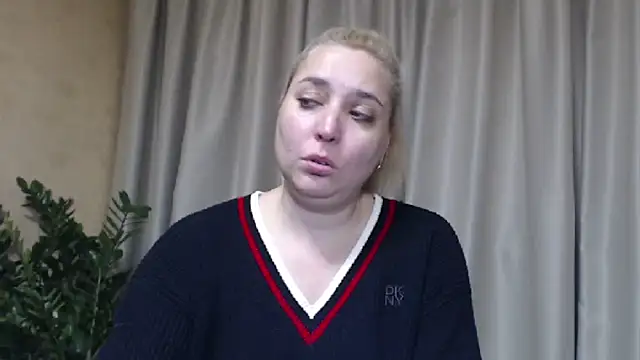 Snapshot of sweetpussy13 chatting on 11-19-25, 08:58 sweetpussy13 online show from 11-19-25, 08:58