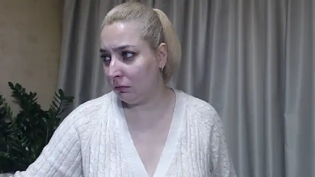 Snapshot of sweetpussy13 chatting on 11-21-25, 08:46 sweetpussy13 online show from 11-21-25, 08:46