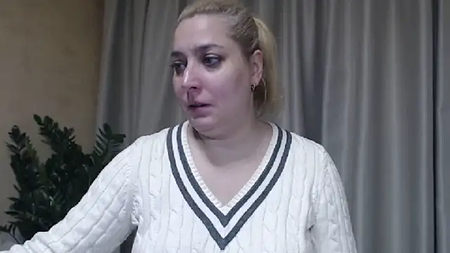 Snapshot of sweetpussy13 chatting on 12-05-25, 07:17 sweetpussy13 online show from 12-05-25, 07:17