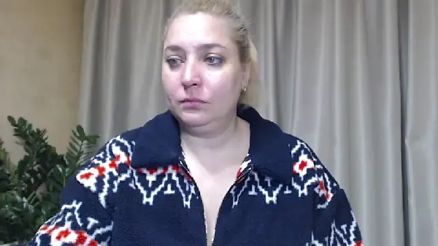 Snapshot of sweetpussy13 chatting on 12-16-25, 06:07 sweetpussy13 online show from 12-16-25, 06:07