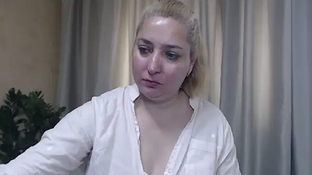 Snapshot of sweetpussy13 chatting on 06-17-26, 06:16 sweetpussy13 online show from 06-17-26, 06:16