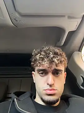 Snapshot of rich_papi chatting on 12-17-25, 10:10 rich papi online show from 12-17-25, 10:10