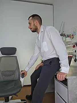 Lovebackground online show from 12-05-25, 09:18