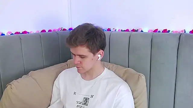 Snapshot of NickJohnas chatting on 02-21-26, 03:40 NickJohnas online show from 02-21-26, 03:40