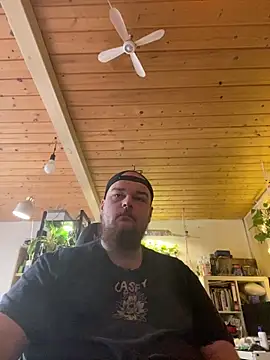 YoursxTruly online show from 02-12-26, 01:17