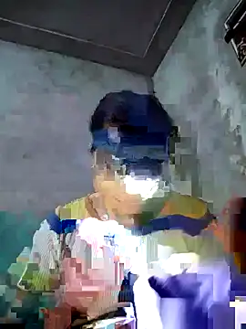 Snapshot of honey-kis chatting on 12-17-25, 12:00 honey-kis online show from 12-17-25, 12:00