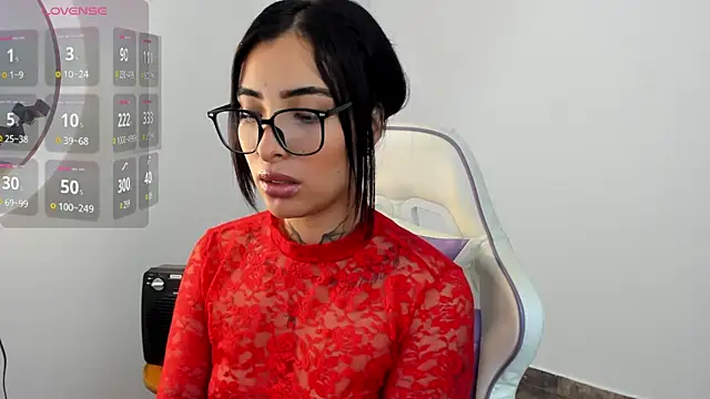 Snapshot of emmi_11 chatting on 04-29-26, 12:48 emmi 11 online show from 04-29-26, 12:48