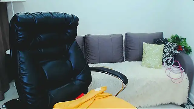 Hanna--Sweet online show from 03-13-26, 04:57