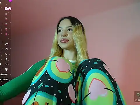 Snapshot of alina_lee chatting on 12-14-25, 02:50 alina lee online show from 12-14-25, 02:50