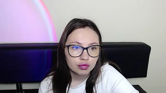 Snapshot of LiliaErmi chatting on 06-16-26, 06:27 LiliaErmi online show from 06-16-26, 06:27