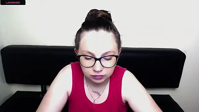 Snapshot of LiliaErmi chatting on 06-26-26, 05:56 LiliaErmi online show from 06-26-26, 05:56