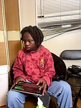 Snapshot of YourLittleBoyfriend chatting on 12-18-25, 03:45 YourLittleBoyfriend online show from 12-18-25, 03:45