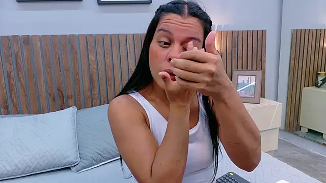 Mia Bellefort online show from 03-25-26, 07:42