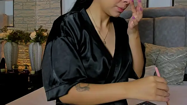 Snapshot of LanaRouse chatting on 12-19-25, 01:18 LanaRouse online show from 12-19-25, 01:18